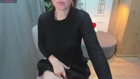 Snapshot of zoeeast chatting on December 17, 1:38 pm Zoe online show from December 17, 1:38 pm