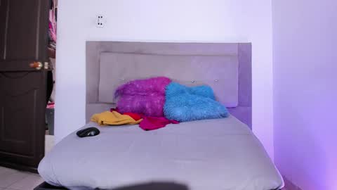 Yesenia online show from January 7, 6:03 pm