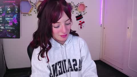 Snapshot of zoeroux_ chatting on December 27, 3:42 am Zoe online show from December 27, 3:42 am