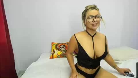 Snapshot of zoesamara chatting on September 9, 3:56 pm Isabella online show from September 9, 3:56 pm