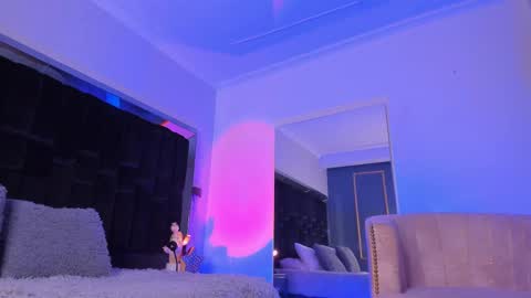 zoevidal_ online show from February 27, 12:02 pm