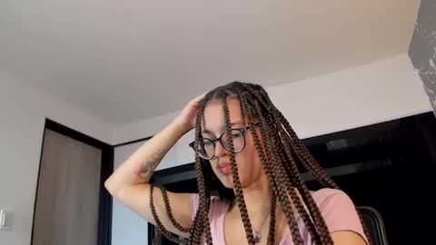 Zoe online show from October 8, 1:04 pm