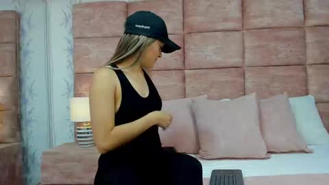 Snapshot of zoewilliis chatting on September 18, 12:47 pm ZoeWilliis online show from September 18, 12:47 pm