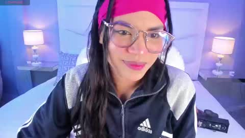 Snapshot of zoeysnow chatting on October 9, 12:31 pm Z O E online show from October 9, 12:31 pm