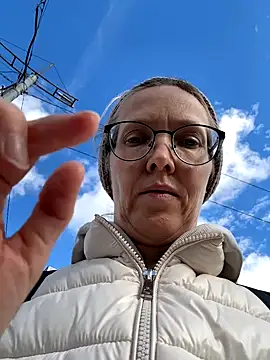 angelmommu online show from October 25, 7:49 am