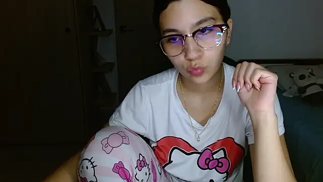 mia  lopez  online show from February 28, 4:45 am