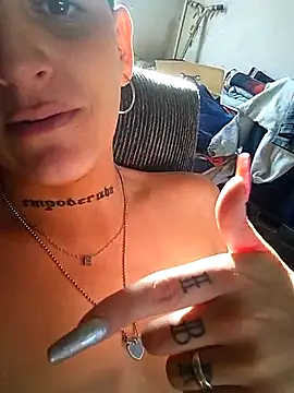 estefyzapata online show from January 12, 9:53 pm