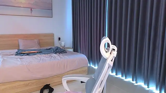 DjennaPalme online show from March 28, 8:36 am