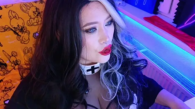 wickedxqueen online show from June 9, 9:25 pm