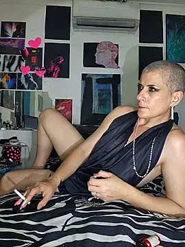 hellocleo40 online show from December 22, 1:53 am