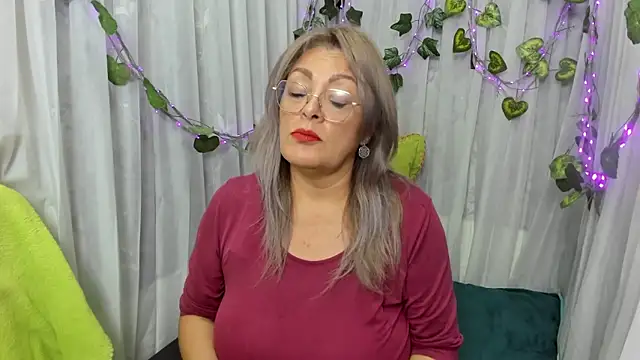 RebeccaThompson online show from September 15, 3:37 am