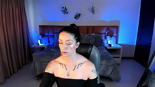 Kristen Garner online show from November 11, 8:06 pm