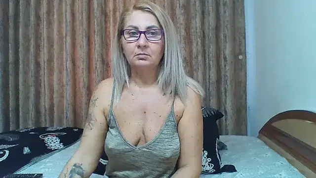 PussyEvely online show from November 6, 7:58 am