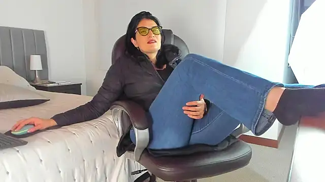 adriana71 online show from December 16, 4:07 am