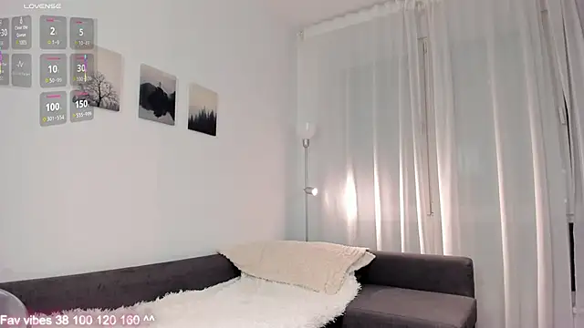 Snapshot of elizziMeiko__ chatting on October 4, 11:20 pm elizziMeiko online show from October 4, 11:20 pm
