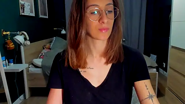 DesireMore90 online show from April 4, 7:02 pm