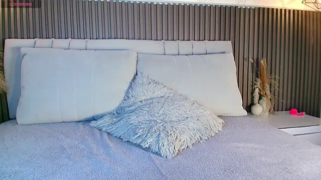 SHANONCLARK online show from March 29, 7:24 pm