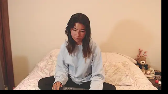 Snapshot of alice_middlee chatting on October 7, 4:55 pm alice middlee online show from October 7, 4:55 pm