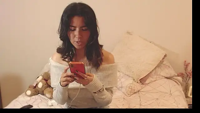 Snapshot of alice_middlee chatting on October 12, 7:49 pm alice middlee online show from October 12, 7:49 pm