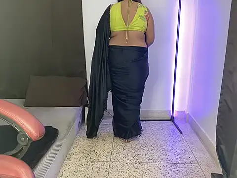 Snapshot of shanayaaa_1 chatting on September 10, 7:14 pm shanayaaa 1 online show from September 10, 7:14 pm