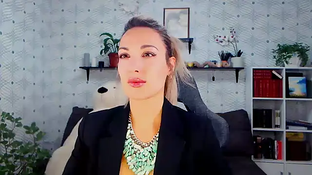 MillaXQueen online show from October 25, 2:57 pm