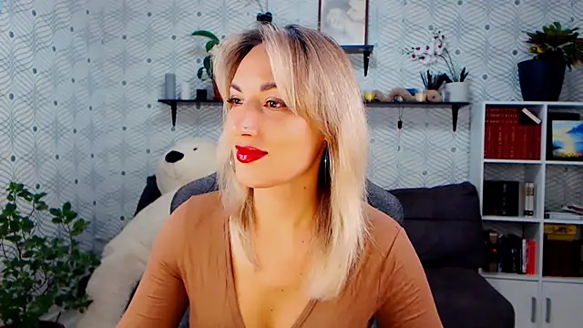 MillaXQueen online show from November 12, 3:10 pm