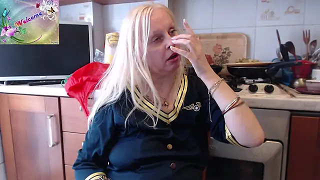 martachatte online show from October 8, 3:16 pm