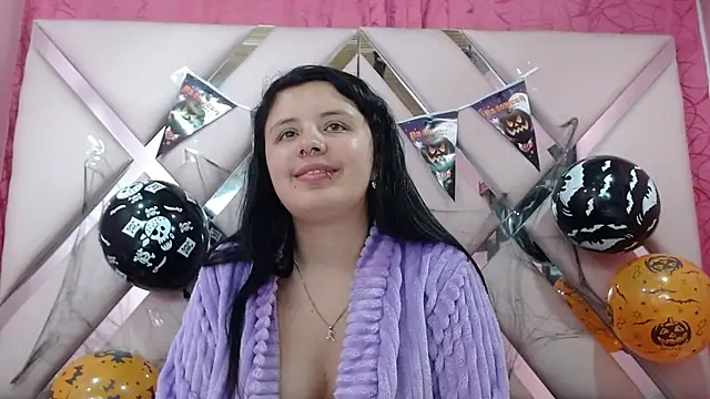 Snapshot of nathaly_low1 chatting on October 9, 4:05 am nathaly low1 online show from October 9, 4:05 am