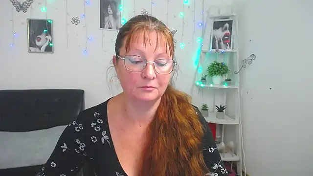 VanessaHotts online show from October 4, 7:25 am