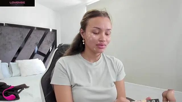 AnnieAndStefan online show from November 21, 3:25 pm