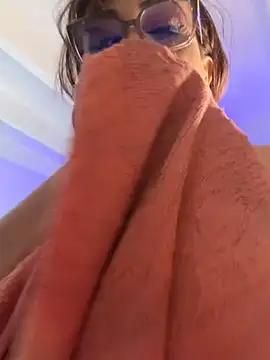 lonely shewolf online show from November 28, 8:45 pm