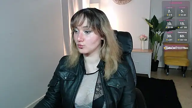 Crystal-dreamt online show from May 3, 2:31 pm