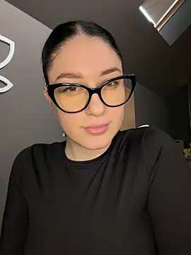 moniqque online show from November 12, 6:55 am