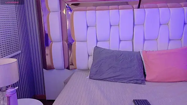 valkiria moore online show from December 21, 8:02 pm