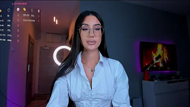 HannaHey online show from October 22, 1:38 pm