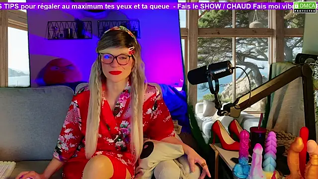 Kittychatte online show from November 8, 11:15 am