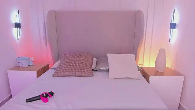 luisah  online show from November 3, 8:24 pm