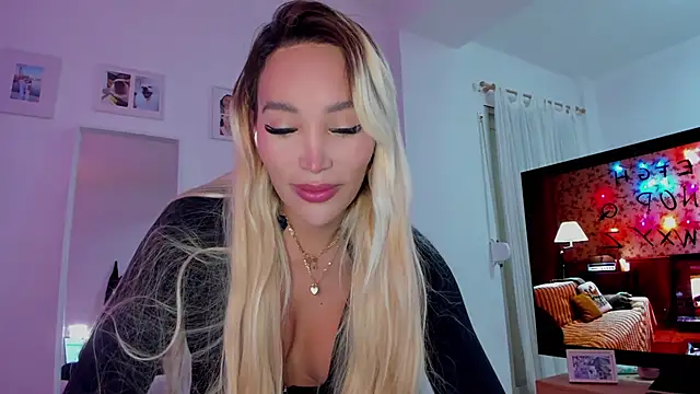  viioletweekend  online show from December 16, 8:47 pm