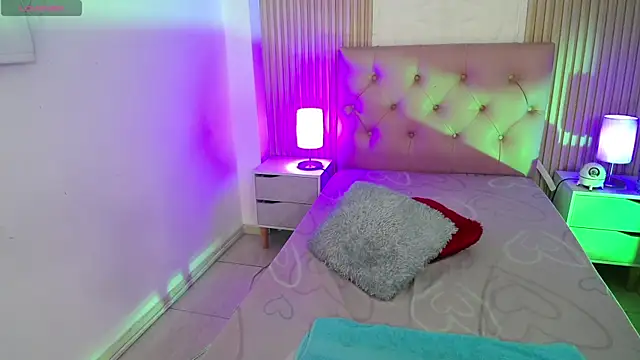 alicia moom online show from October 25, 10:49 pm