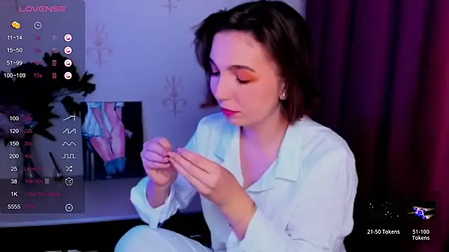 KindHazelHere  online show from October 22, 10:20 am