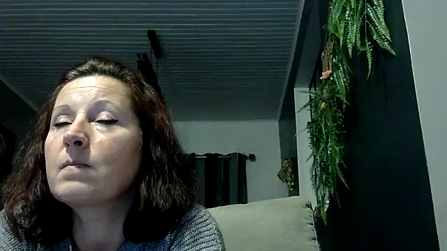 feline27 online show from December 5, 8:43 pm