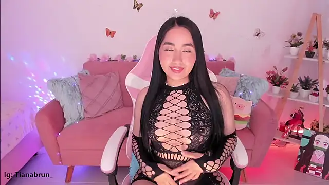 Snapshot of Zara_uwu_ chatting on October 6, 11:27 am Zara uwu online show from October 6, 11:27 am