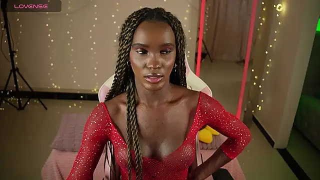 LuanaRisque online show from April 16, 5:41 am