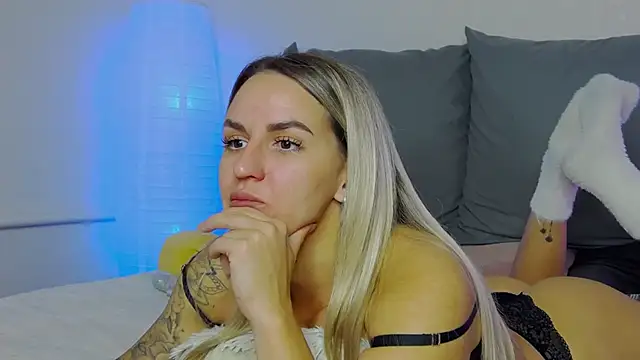 Snapshot of SofiJames chatting on September 11, 7:09 am SofiJames online show from September 11, 7:09 am