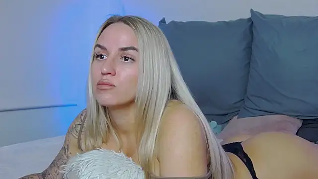 Snapshot of SofiJames chatting on September 19, 6:56 am SofiJames online show from September 19, 6:56 am