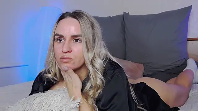 SofiJames online show from December 16, 6:52 am