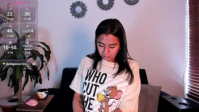 im amber online show from February 12, 1:13 pm