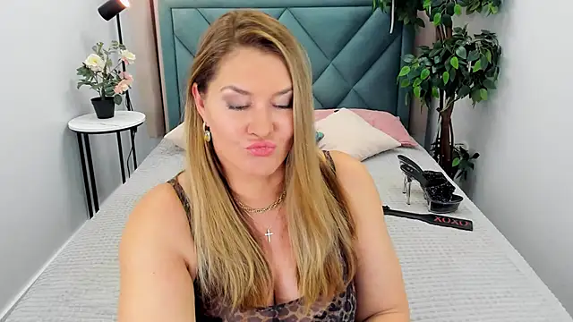 Adele Russo online show from September 16, 4:26 pm