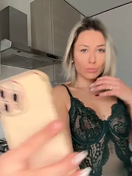 petrouchkaaa  online show from February 6, 9:23 am