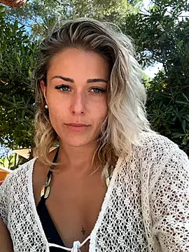 petrouchkaaa  online show from September 17, 12:36 pm